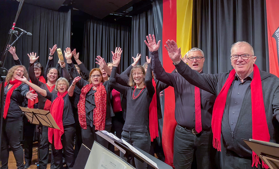Ein Gruppenbild von dem POP- UND GOSPELCHOR CHORIOS